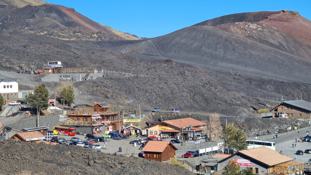 Rifugio Sapienza: il cuore turistico dell'Etna versante Sud  Etna ... &copy; Creative Commons