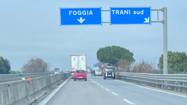 Trani, auto in panne sulla 16: polizia locale sul posto  TraniLive.it &copy; Creative Commons