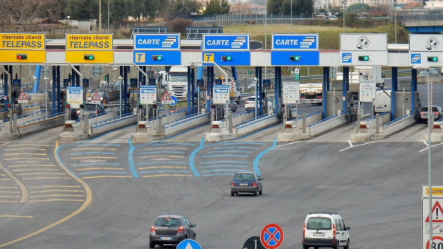 Autostrade A24 e A25. Nuove limitazioni alla circolazione dei ... &copy; Creative Commons
