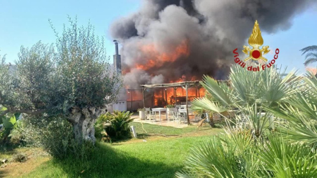 Maccarese, fiamme allo stabilimento La Rambla. Due persone ... &copy; Creative Commons