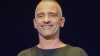 Eros Ramazzotti ricorda Sanremo '84: 'Una vita fa' con il leoncino di 'Terra promessa'
