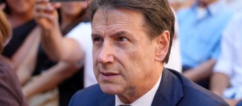 Conte: 'Eni interviene sui carburanti al posto del governo, Meloni vada a casa'