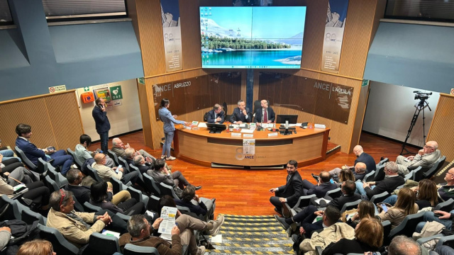 Codice degli appalti fa il pieno: sul tavolo dell'auditorium ANCE ... &copy; Creative Commons