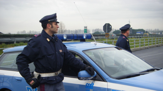 Foggia :La Polizia di Statorinviene autovettura e mette in fuga i ... &copy; Creative Commons