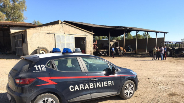 Villacidro, fiamme in un' azienda agricola: distrutti tre trattori ... &copy; Creative Commons