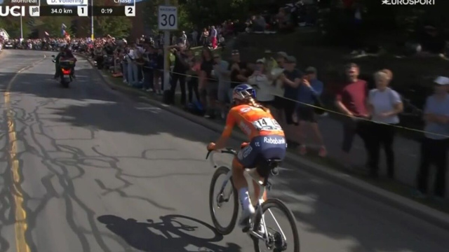 Demi Vollering in fuga ai Mondiali - &copy; Screenshot Eurosport