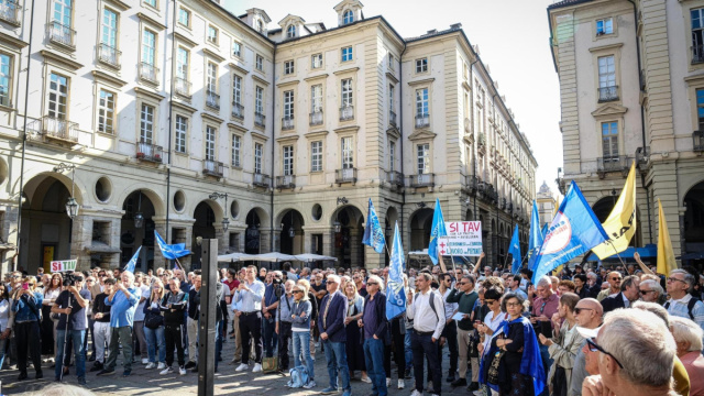 In piazza il popolo S&igrave; Tav, in 650 si trovano sotto il municipio ... &copy; Creative Commons