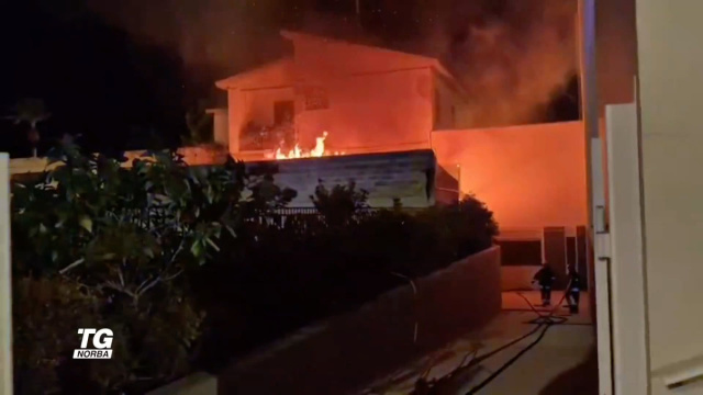 Bari: ragazzini fanno esplodere petardi, scoppia incendio vicino ... &copy; Creative Commons