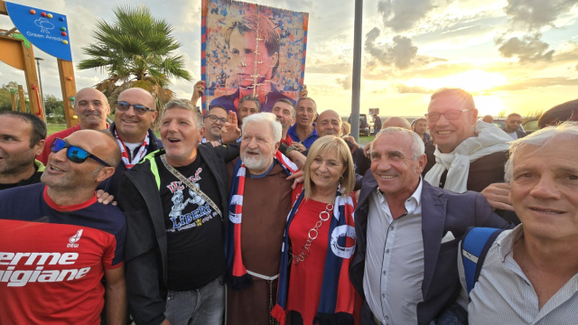 Grisolia dedica il lungomare a Denis Bergamini: un commovente ... &copy; Creative Commons