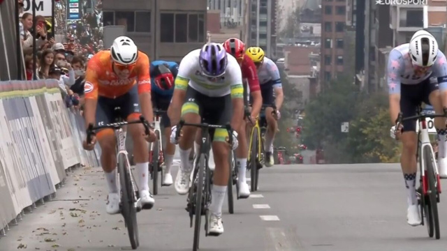 Lo sprint per il secondo posto di Michael Matthews - &copy; Screenshot Eurosport