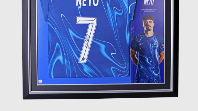 Maglia 24/25 del Chelsea Pedro Neto autografata &copy; Creative Commons