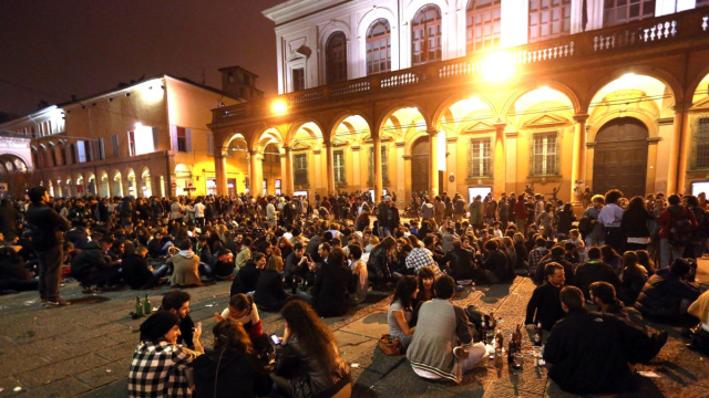 Piazza Verdi, turisti (e bus) per battere il degrado ... &copy; Creative Commons