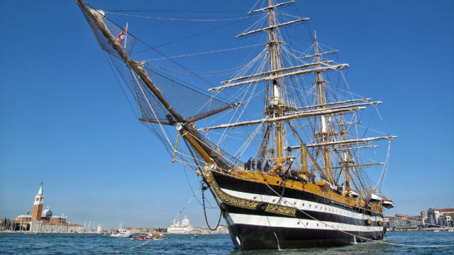 Venezia accoglie l'Amerigo Vespucci!  Salone Nautico Venezia &copy; Creative Commons