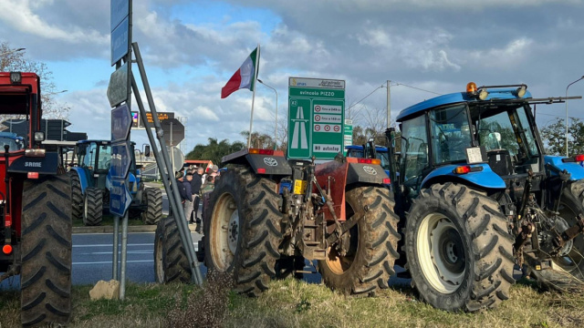 Agricoltori in presidio allo svincolo autostradale di Pizzo, la ... &copy; Creative Commons