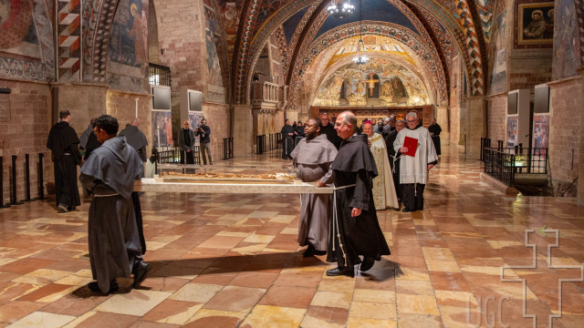 Assisi: dopo l'ostensione, la reposizione delle spoglie di san ... &copy; Creative Commons
