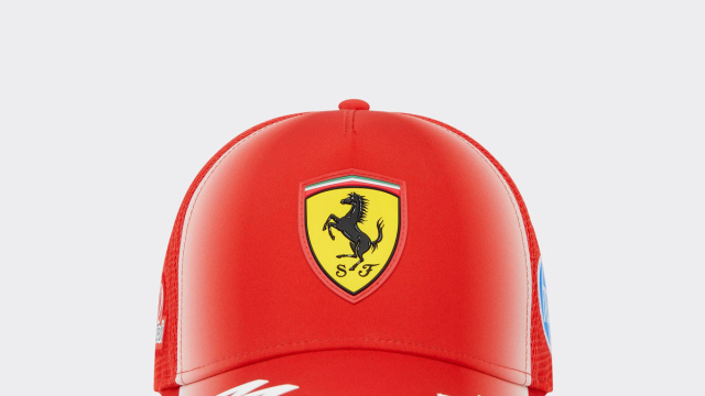 Cappellino Trucker Hamilton 2026 Puma x Ferrari  Ferrari &copy; Creative Commons