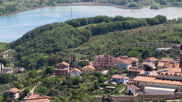 Lago di Recentino - Wikipedia &copy; Creative Commons