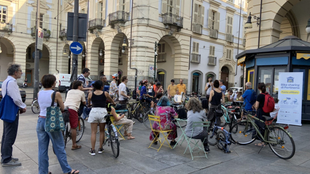Le Portinerie di comunit&agrave; sul bordo &ndash; FIAB Torino Bike Pride &copy; Creative Commons
