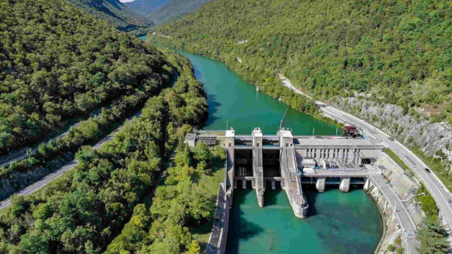 Centrali idroelettriche ad acqua fluente: Disciplina del deflusso ... &copy; Creative Commons
