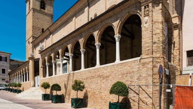Collegiata di San Michele Arcangelo a Citt&agrave; Sant'Angelo &copy; Creative Commons