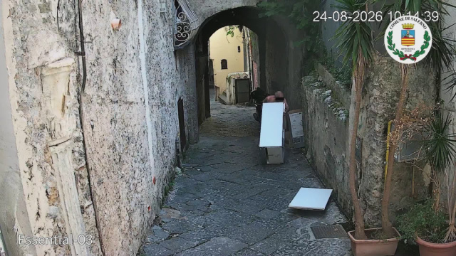 Il Vescovado - Salerno, telecamere "trappola" contro l'abbandono ... &copy; Creative Commons