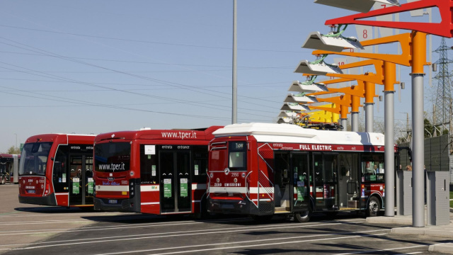 Inaugurato a Bologna il primo deposito italiano di autobus ... &copy; Creative Commons