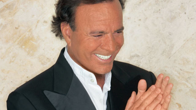 Netflix stringe uno storico accordo con Julio Iglesias per portare ... &copy; Creative Commons