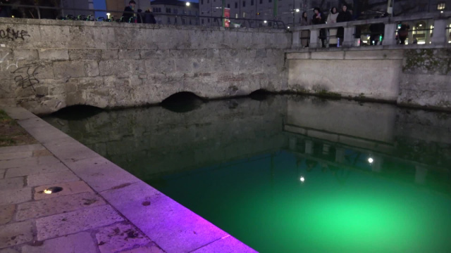 Chiazza di gasolio nel Naviglio Grande: barriere anche a Milano &copy; Creative Commons