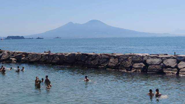 Lungomare di Napoli: cosa vedere, passeggiate, panorama e relax. &copy; Creative Commons