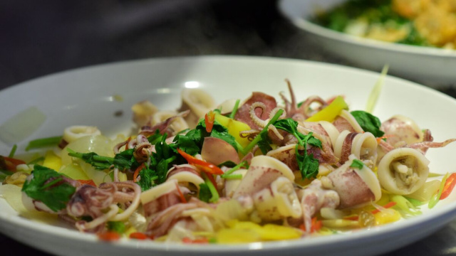 Spaghetti " ragazzotta" con calamaro e verdure. foto pexels.com@