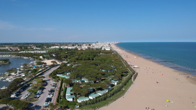 Spiaggia del Faro  Provincia di Venezia, Italia ... &copy; Creative Commons