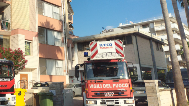 Incendio in un albergo sul lungomare di Alba Adriatica, evacuato ... &copy; Creative Commons