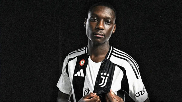 Randall Kolo Muani, foto dal sito ufficiale della Juventus.