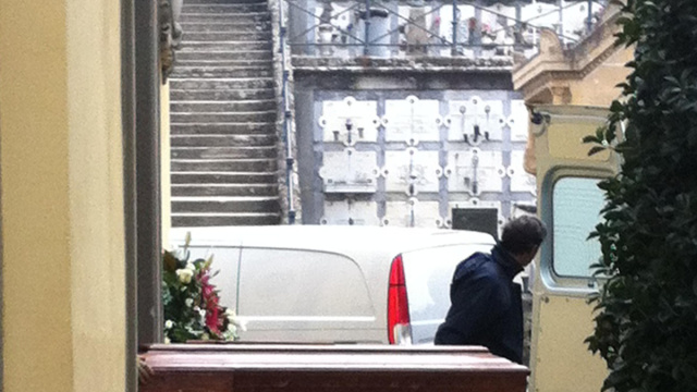 Scambio di salme all'obitorio, il funerale salta. Choc e rabbia ... &copy; Creative Commons