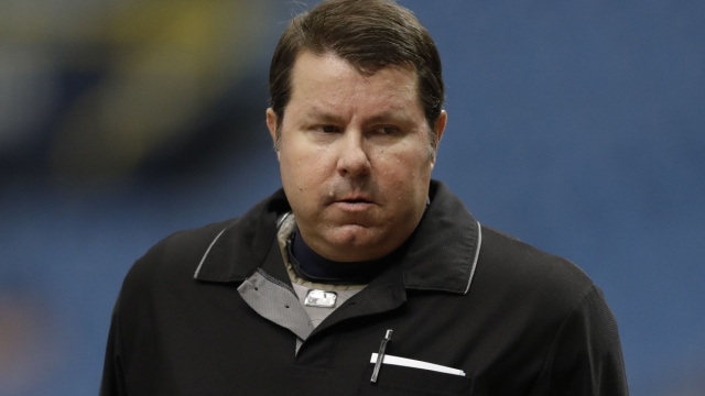 Umpire Doug Eddings gets under Twins' skin &copy; Creative Commons