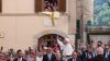 'Ci facci la grazia di vincere lo scudetto': il cartello romanista al Papa a Genazzano