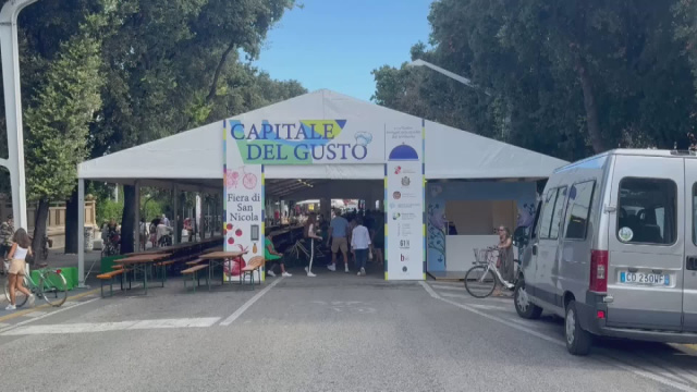 A PESARO AL VIA LA FIERA DI SAN NICOLA &copy; Creative Commons