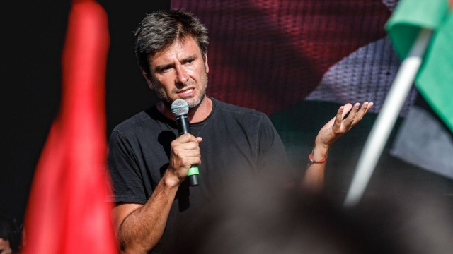 Alessandro Di Battista resta a Cuba. Incertezza sul rientro.