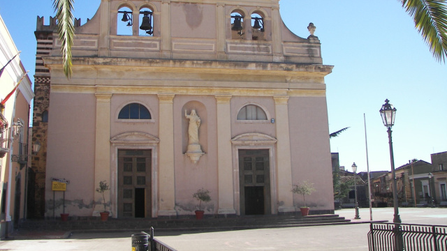 Chiesa del Santissimo Crocifisso (Santa Maria di Licodia) - Wikipedia &copy; Creative Commons