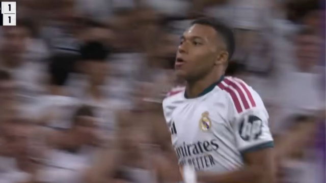 l'attaccante francese Kylian Mbapp&eacute; con la maglia del Real Madrid (Screenshot Dazn).png