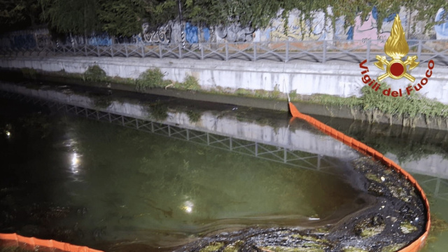 Maxi chiazza di gasolio nel Naviglio Grande: corsa contro il tempo ... &copy; Creative Commons