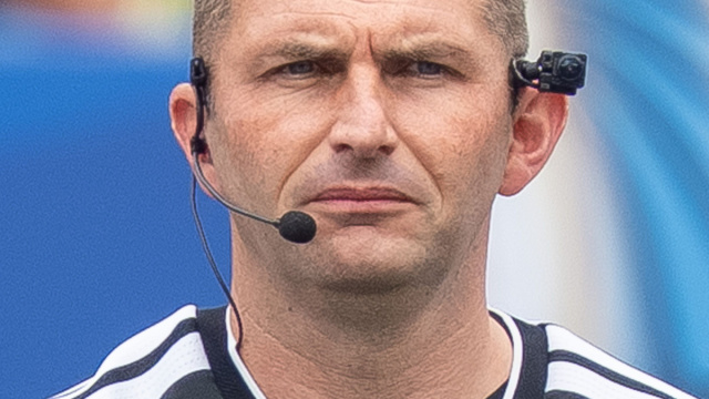 Michael Oliver (referee) - Wikipedia &copy; Creative Commons