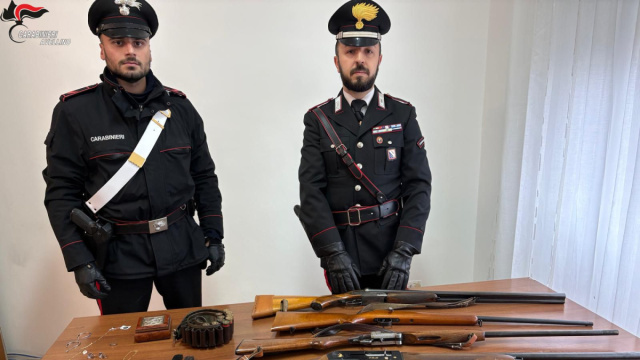Notte di natale a lavoro per i carabinieri di Calitri (AV ... &copy; Creative Commons