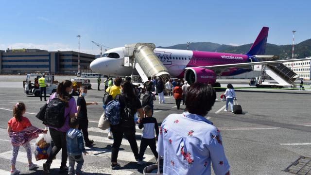 Aeroporto di Genova - Al via il nuovo volo per Tirana di Wizz Air &copy; Creative Commons