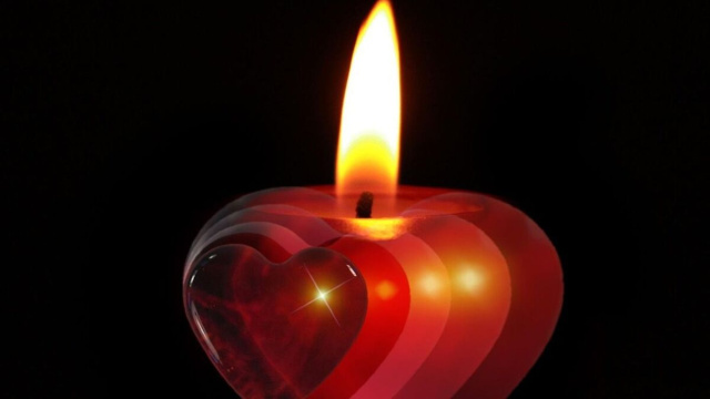 Candela a forma di cuore (&copy;pixabay.com)