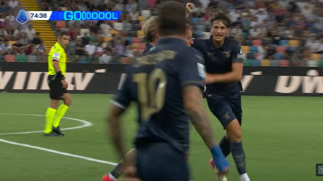Giocatori della Lazio esultano per il gol di Frattesi (Screenshot Dazn).png