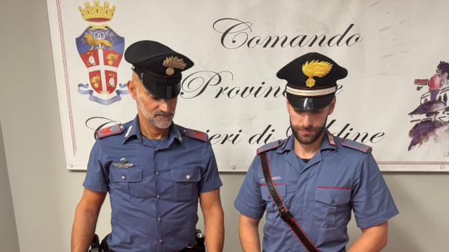 Pistola semiautomatica completa di caricatore e cartucce trovata ... &copy; Creative Commons