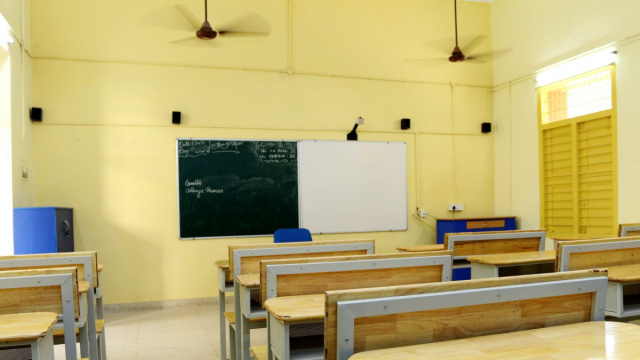 Portale Scuola Palermo  Avviso per assegnare i banchi dismessi ... &copy; Creative Commons