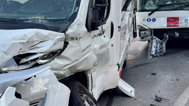 Roseto, violento scontro sulla Statale 16: auto si spezza in due ... &copy; Creative Commons