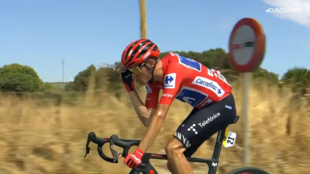 Enric Mas in maglia rossa - &copy; Screenshot Eurosport